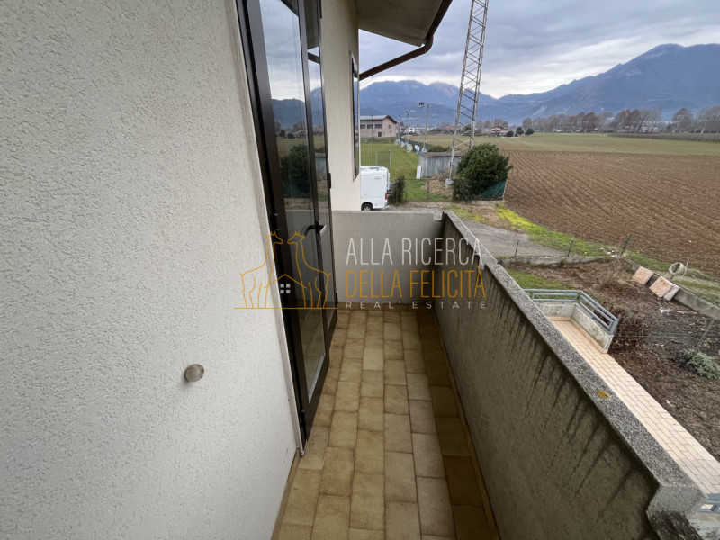 SCHIO - Giavenale: CASA A SCHIERA DI TESTA con tre camere, giardino, garage e 2 posti auto copert...