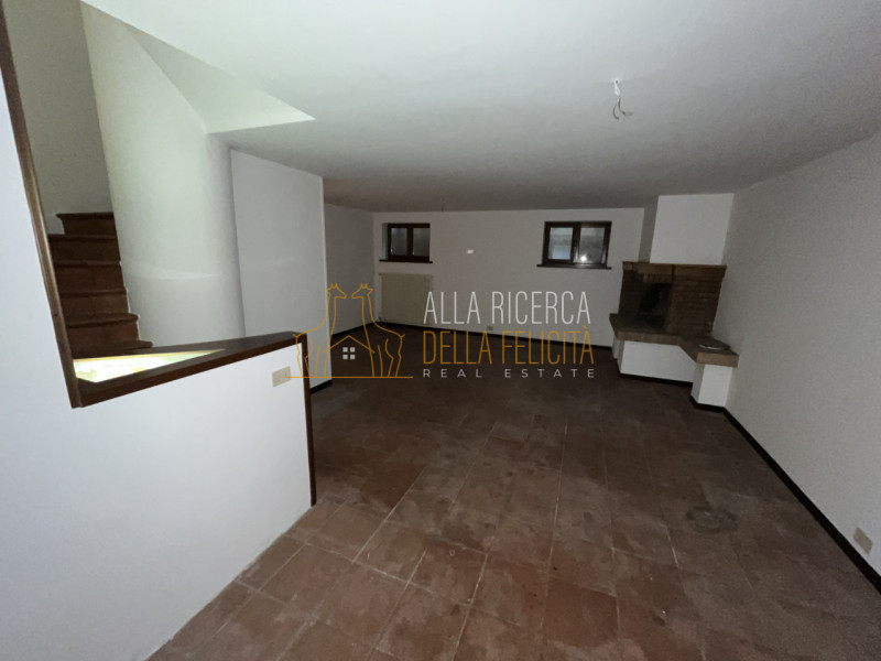 SCHIO - Giavenale: CASA A SCHIERA DI TESTA con tre camere, giardino, garage e 2 posti auto copert...