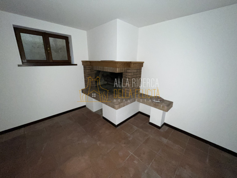 SCHIO - Giavenale: CASA A SCHIERA DI TESTA con tre camere, giardino, garage e 2 posti auto copert...