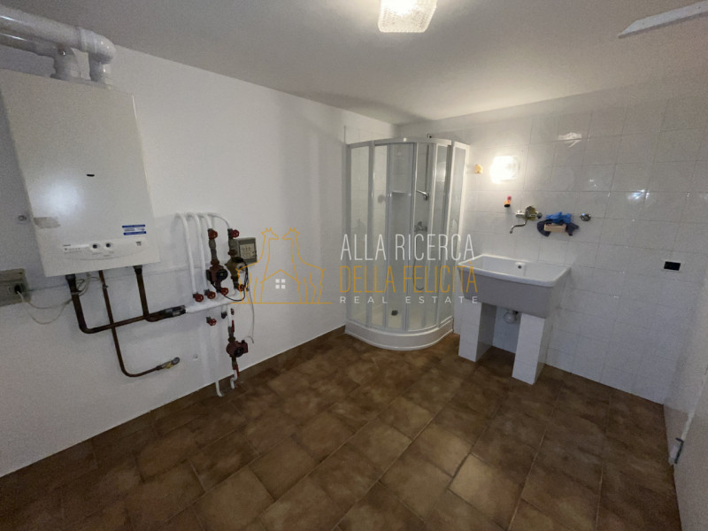 SCHIO - Giavenale: CASA A SCHIERA DI TESTA con tre camere, giardino, garage e 2 posti auto copert...