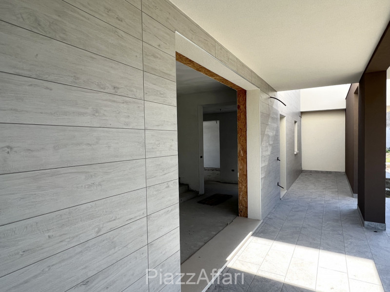 Casa singola caratterizzata dal nuovo design abitativo, di nuova generazione e realizzazione. Lib...