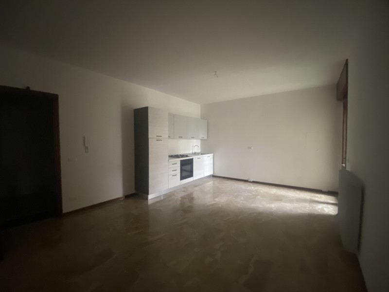 In zona centrale di Montegalda proponiamo appartamento con un ottima esposizione, arredato di cuc...