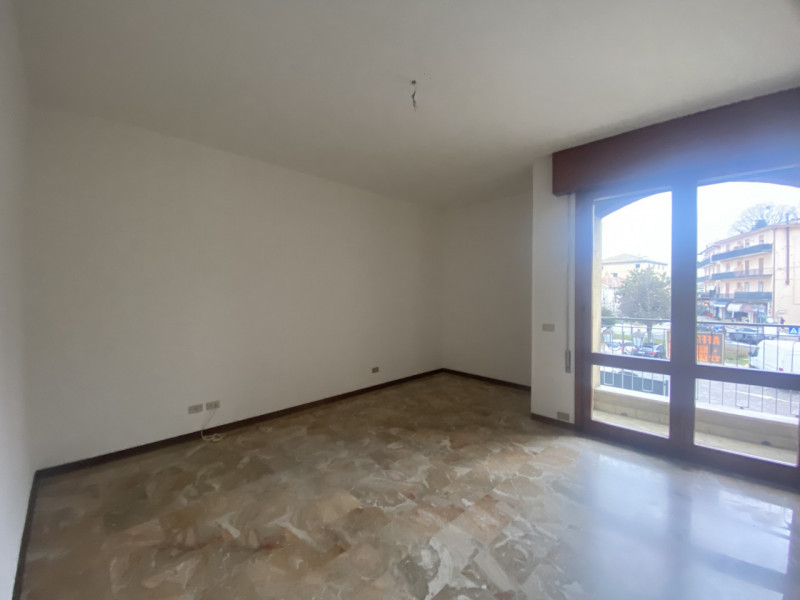 In zona centrale di Montegalda proponiamo appartamento con un ottima esposizione, arredato di cuc...