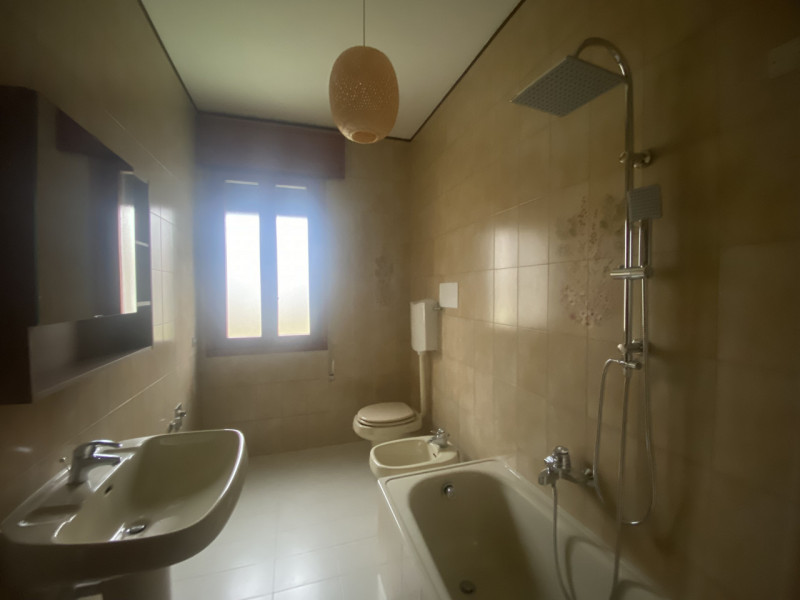 In zona centrale di Montegalda proponiamo appartamento con un ottima esposizione, arredato di cuc...