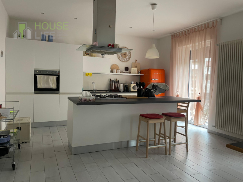 RECOARO TERME: In tranquillo contesto residenziale, APPARTAMENTO BICAMERE RISTRUTTURATO al primo ...