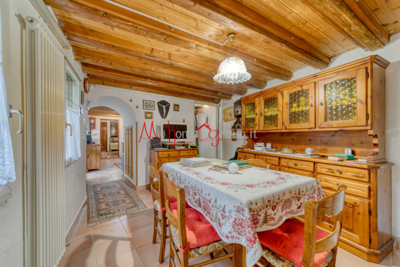 PALTANA: Porzione di Casa Accostata disposta su piano terra e primo composta di ingresso indipend...