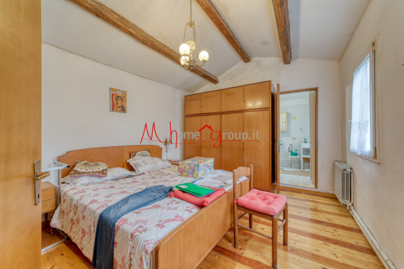 PALTANA: Porzione di Casa Accostata disposta su piano terra e primo composta di ingresso indipend...