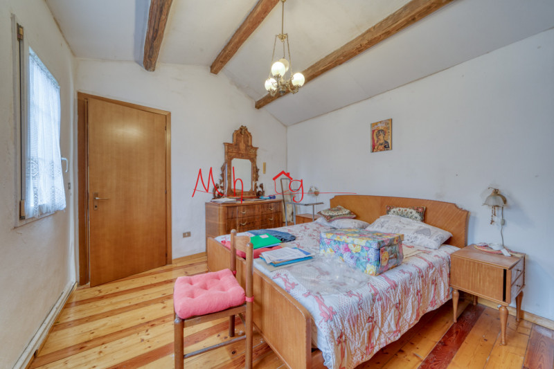 PALTANA: Porzione di Casa Accostata disposta su piano terra e primo composta di ingresso indipend...