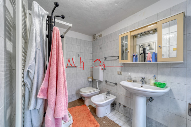 PALTANA: Porzione di Casa Accostata disposta su piano terra e primo composta di ingresso indipend...