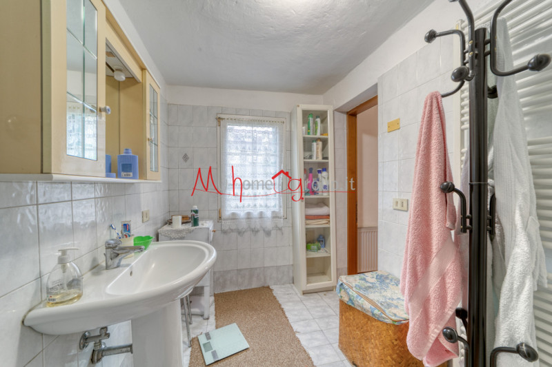 PALTANA: Porzione di Casa Accostata disposta su piano terra e primo composta di ingresso indipend...