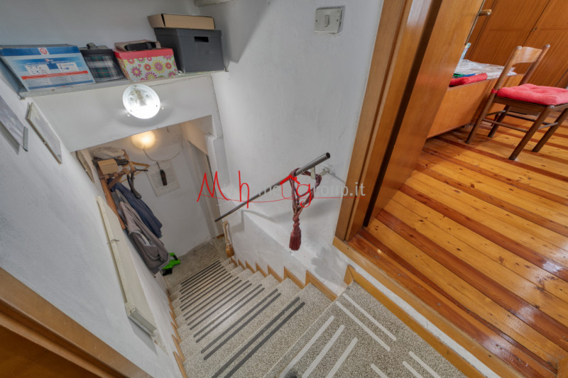 PALTANA: Porzione di Casa Accostata disposta su piano terra e primo composta di ingresso indipend...