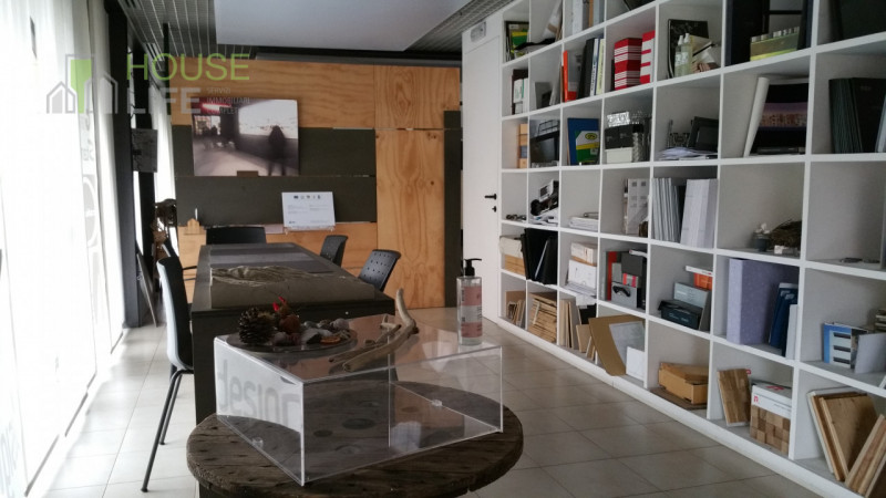 THIENE: VENDESI IMMOBILE A REDDITO con attività ben avviata. EURO 163.000 Per informazioni 0445.5...