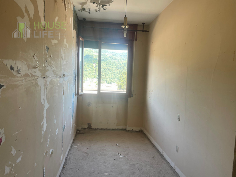 VALDAGNO: In posizione panoramica e soleggiata, ma comoda al centro, proponiamo VILLA SINGOLA al ...