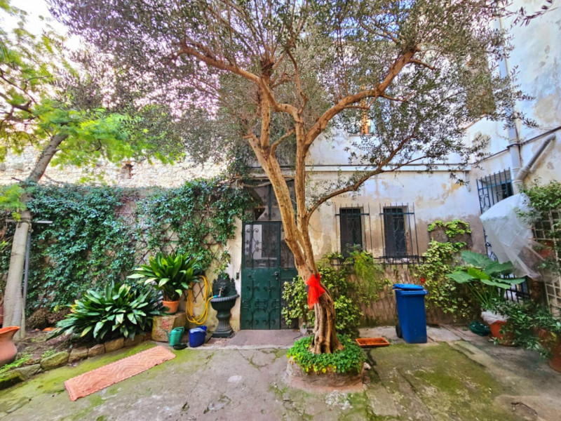 In un palazzetto storico del centro di Monselice, nella bellissima Piazza Giuseppe Mazzini, propo...