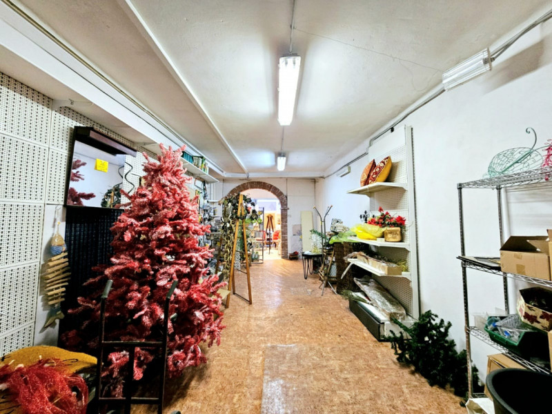 In un palazzetto storico del centro di Monselice, nella bellissima Piazza Giuseppe Mazzini, propo...