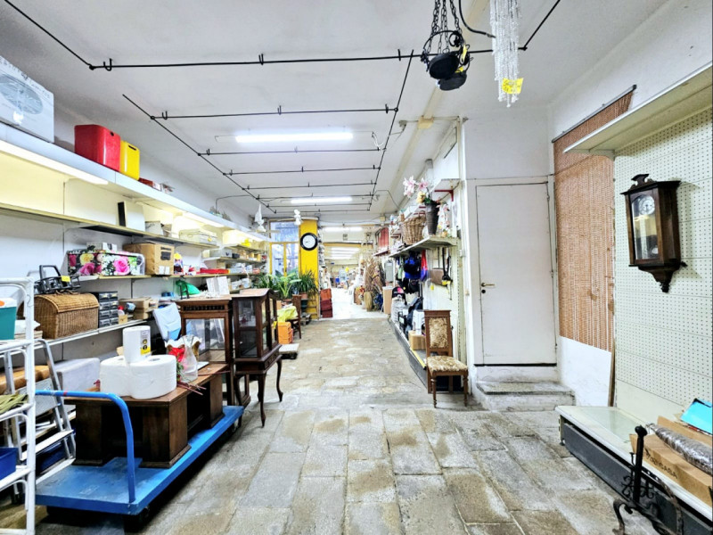 In un palazzetto storico del centro di Monselice, nella bellissima Piazza Giuseppe Mazzini, propo...