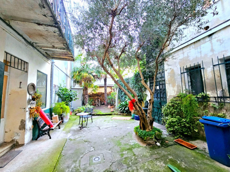 In un palazzetto storico del centro di Monselice, nella bellissima Piazza Giuseppe Mazzini, propo...