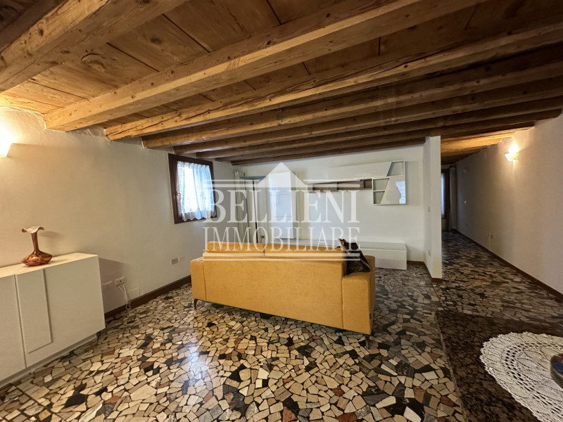 Corso Fogazzaro: Fuori dalla zona a traffico limitato e in posizione comoda a tutti i servizi e n...