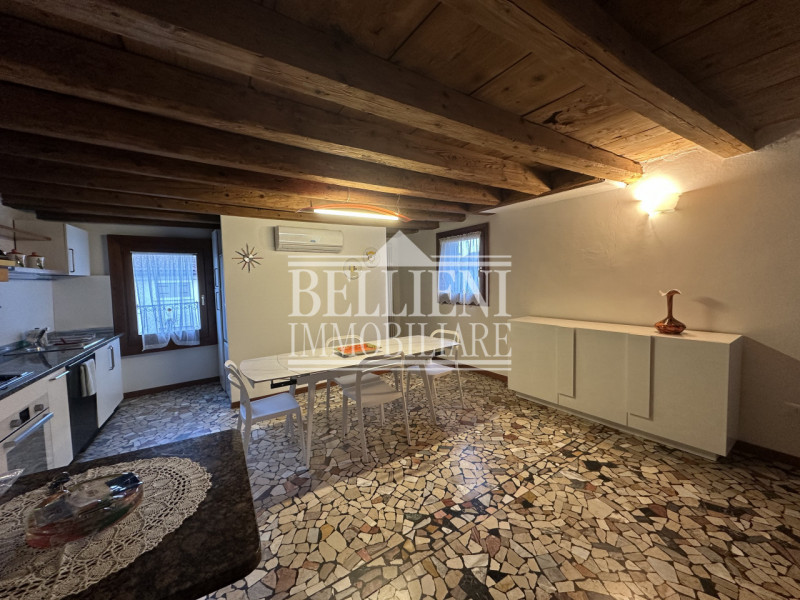 Corso Fogazzaro: Fuori dalla zona a traffico limitato e in posizione comoda a tutti i servizi e n...