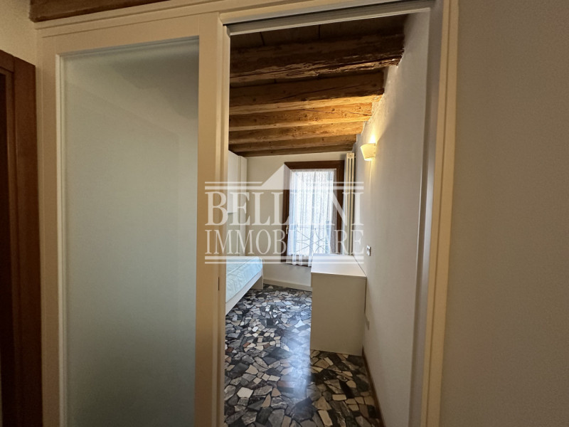 Corso Fogazzaro: Fuori dalla zona a traffico limitato e in posizione comoda a tutti i servizi e n...