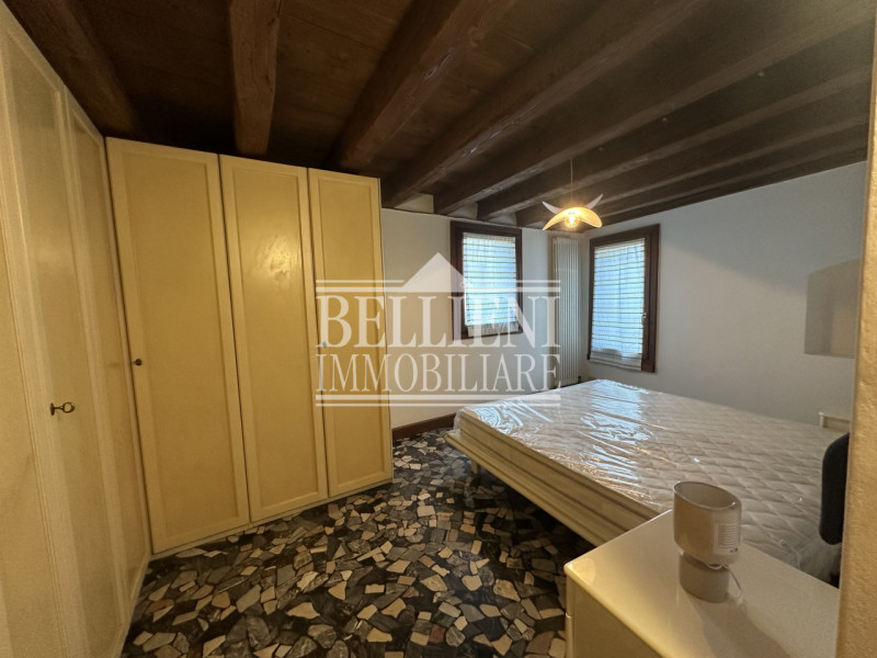 Corso Fogazzaro: Fuori dalla zona a traffico limitato e in posizione comoda a tutti i servizi e n...