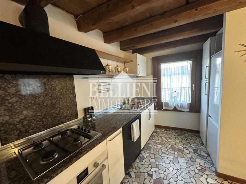 Corso Fogazzaro: Fuori dalla zona a traffico limitato e in posizione comoda a tutti i servizi e n...