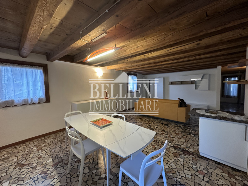 Corso Fogazzaro: Fuori dalla zona a traffico limitato e in posizione comoda a tutti i servizi e n...