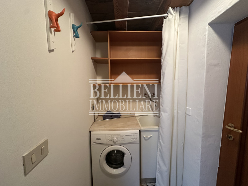 Corso Fogazzaro: Fuori dalla zona a traffico limitato e in posizione comoda a tutti i servizi e n...