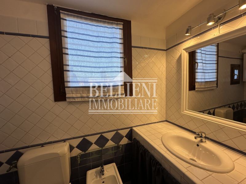 Corso Fogazzaro: Fuori dalla zona a traffico limitato e in posizione comoda a tutti i servizi e n...