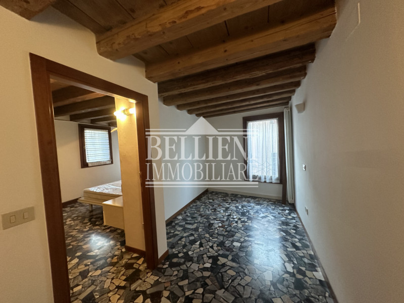 Corso Fogazzaro: Fuori dalla zona a traffico limitato e in posizione comoda a tutti i servizi e n...