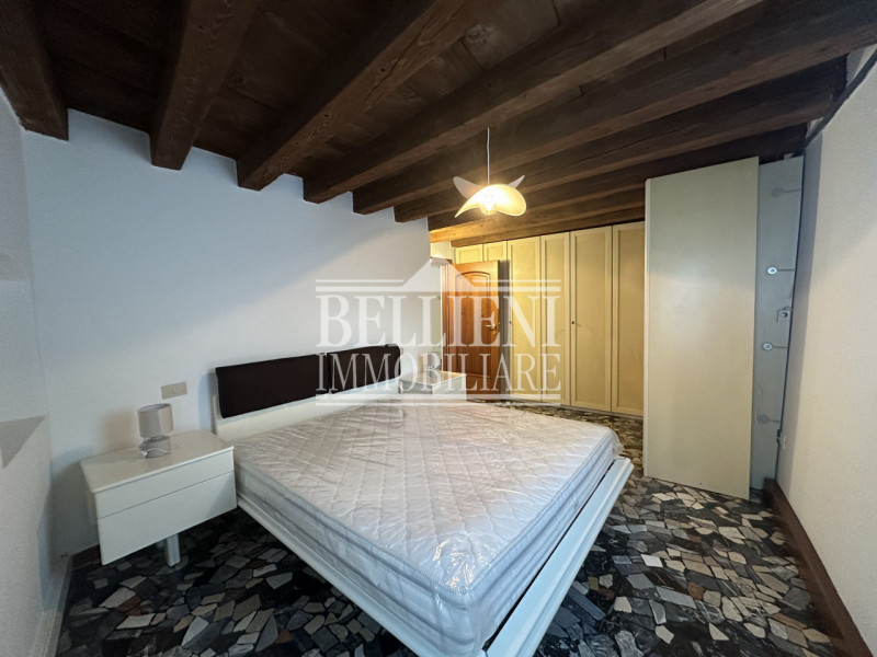 Corso Fogazzaro: Fuori dalla zona a traffico limitato e in posizione comoda a tutti i servizi e n...