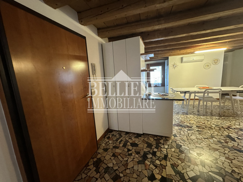 Corso Fogazzaro: Fuori dalla zona a traffico limitato e in posizione comoda a tutti i servizi e n...