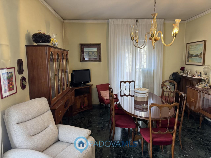 Immobile in esclusiva al Gruppo Padova MLS

In zona tranquilla appartamento posto al piano primo ...