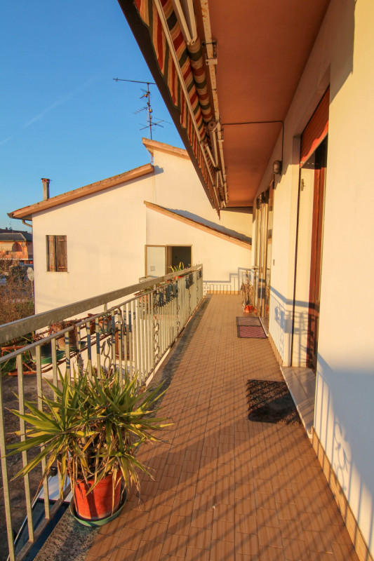 Proponiamo in vendita una casa singola dalle grandi potenzialità, ideale per chi sa guardare oltr...