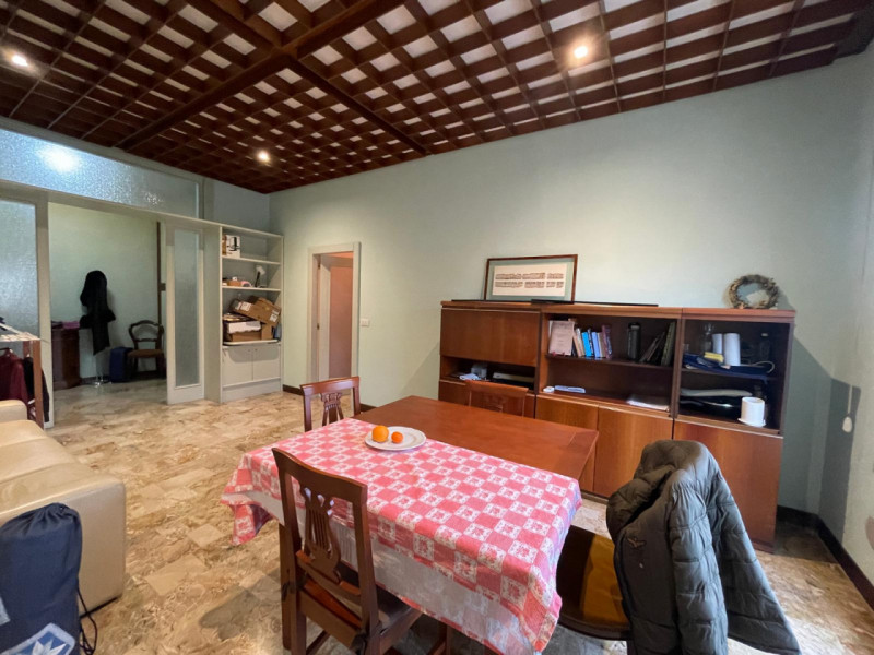 UBICAZIONE E CONTESTO
Grazioso trilocale situato nel cuore del centro storico, in posizione strat...