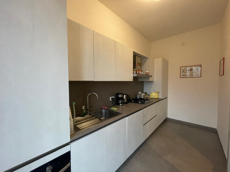 UBICAZIONE E CONTESTO
Grazioso trilocale situato nel cuore del centro storico, in posizione strat...