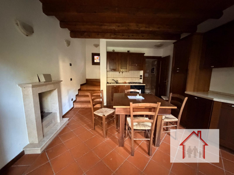 Rif: DB363
X INFO - Denis: 340. 254. 0785 
Proponiamo in vendita una splendida casa a schiera cen...