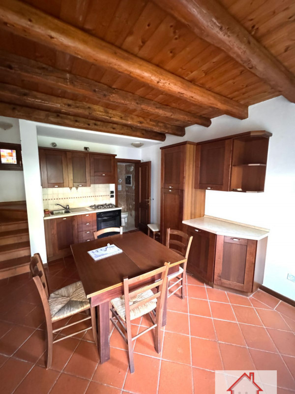 Rif: DB363
X INFO - Denis: 340. 254. 0785 
Proponiamo in vendita una splendida casa a schiera cen...