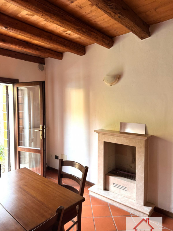 Rif: DB363
X INFO - Denis: 340. 254. 0785 
Proponiamo in vendita una splendida casa a schiera cen...