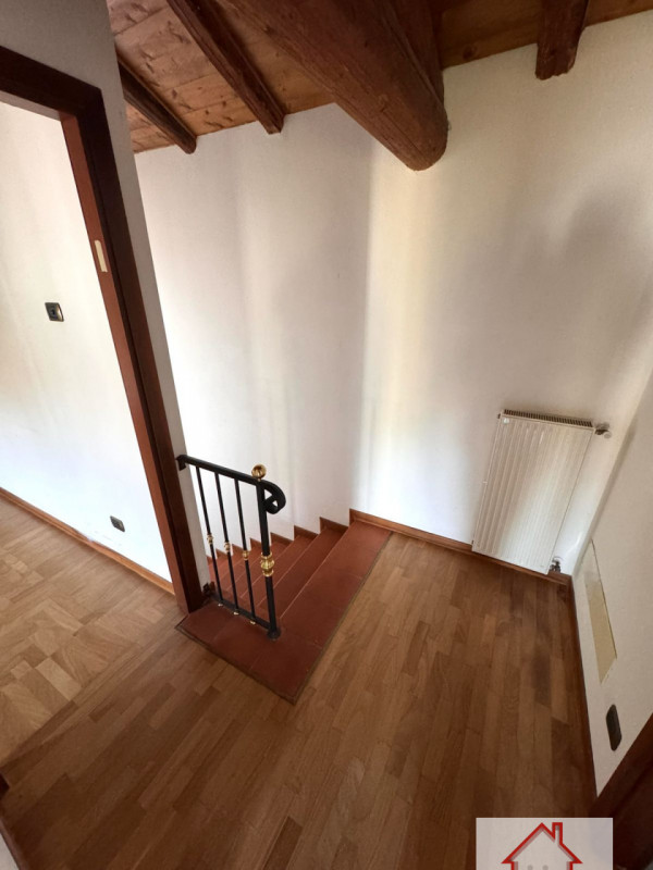 Rif: DB363
X INFO - Denis: 340. 254. 0785 
Proponiamo in vendita una splendida casa a schiera cen...