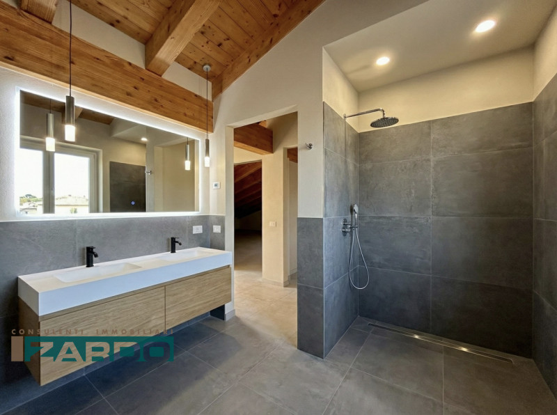 Rif. C-235 NE (per info 350 5383983 | Giacomo)

In una zona tranquilla di Altivole, immersa nel v...