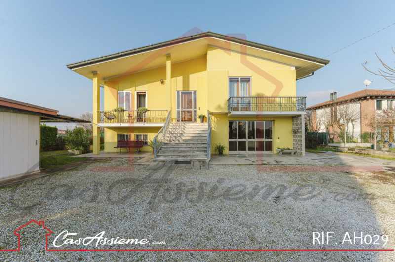 Rif. AH029
NOSTRA ESCLUSIVA
A pochi minuti dal centro di Castelfranco Veneto proponiamo in vendit...