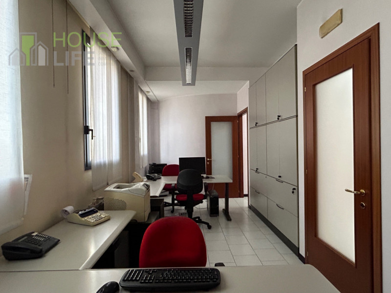 SCHIO-zona industriale: in affitto UFFICIO direzionale di mq 100 circa situato al piano terra, ri...