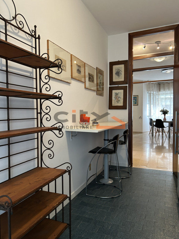 In Viale Venezia, in posizione comoda e strategica, a pochi minuti dal centro di Bassano del Grap...