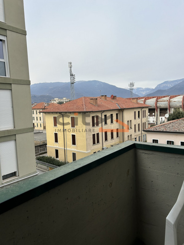 In Viale Venezia, in posizione comoda e strategica, a pochi minuti dal centro di Bassano del Grap...