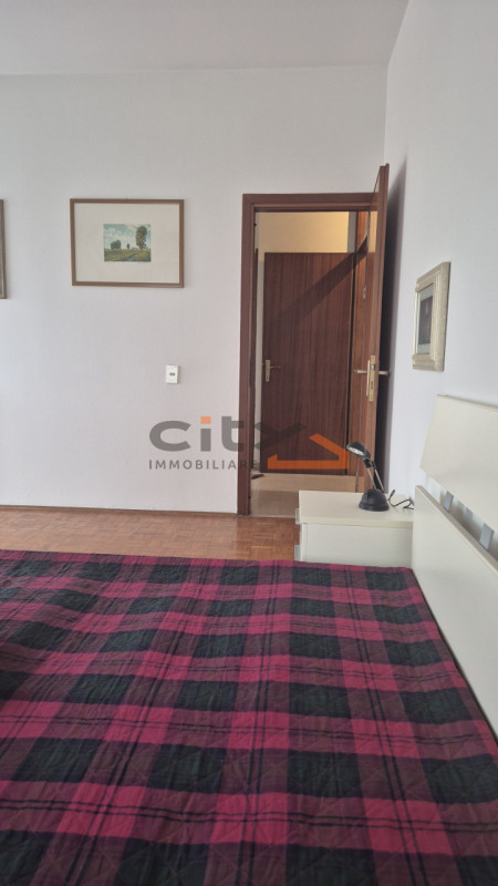 In Viale Venezia, in posizione comoda e strategica, a pochi minuti dal centro di Bassano del Grap...