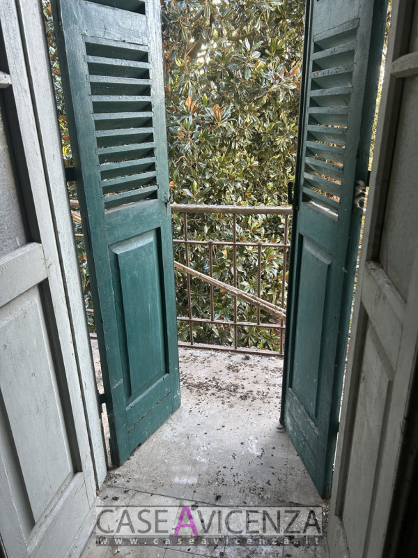 Grisignano di Zocco - C.E.G.- Porzione di Bifamiliare da ristrutturare disposta su due livelli . ...