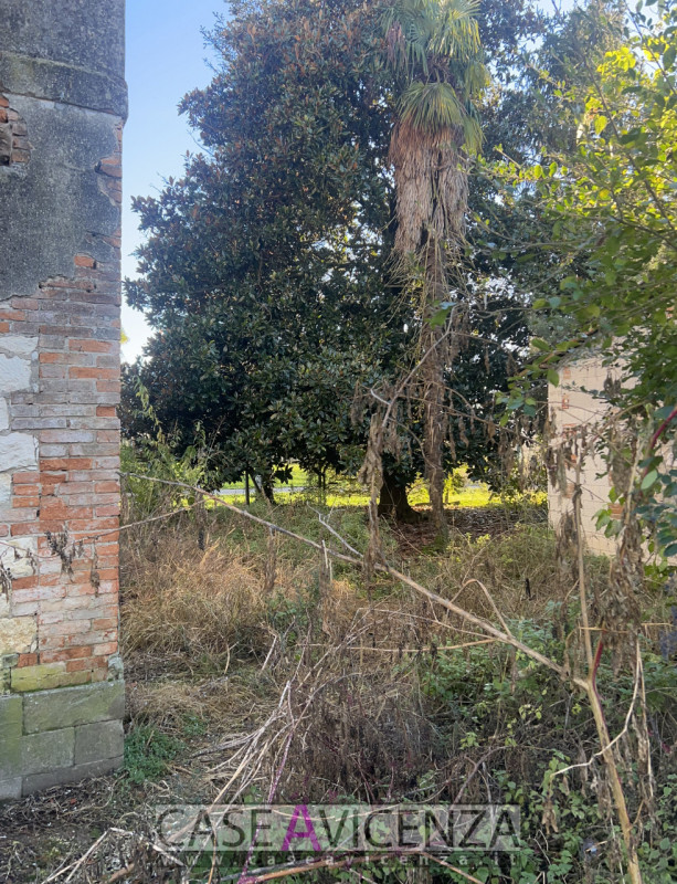 Grisignano di Zocco - C.E.G.- Porzione di Bifamiliare da ristrutturare disposta su due livelli . ...