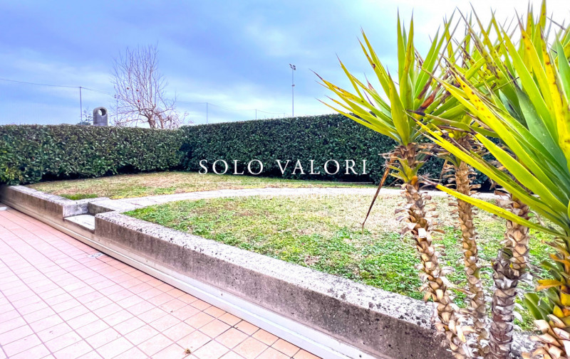 Rif. A908 (per informazioni 338 9387816 Matteo) 

Proponiamo appartamento al piano terra, con due...