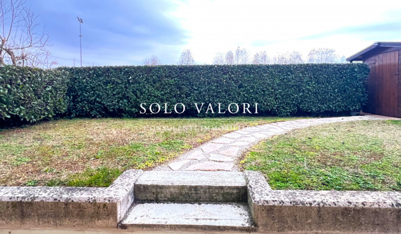 Rif. A908 (per informazioni 338 9387816 Matteo) 

Proponiamo appartamento al piano terra, con due...